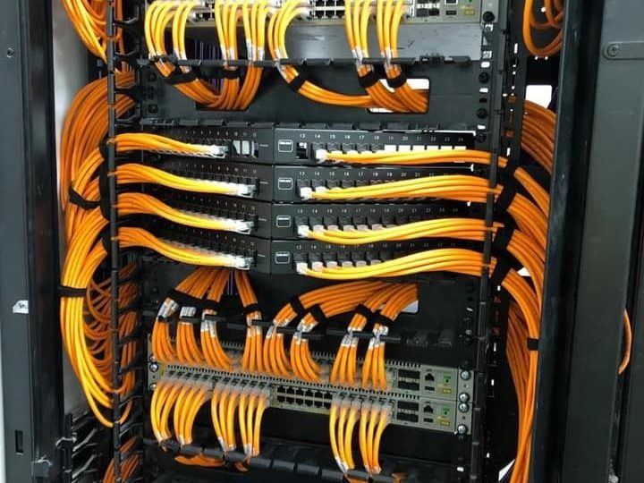 Neatly organized cables in a server rack, symbolizing structured rack cabling for efficient and organized network infrastructure.